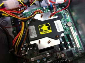 ヒートシンクが見える