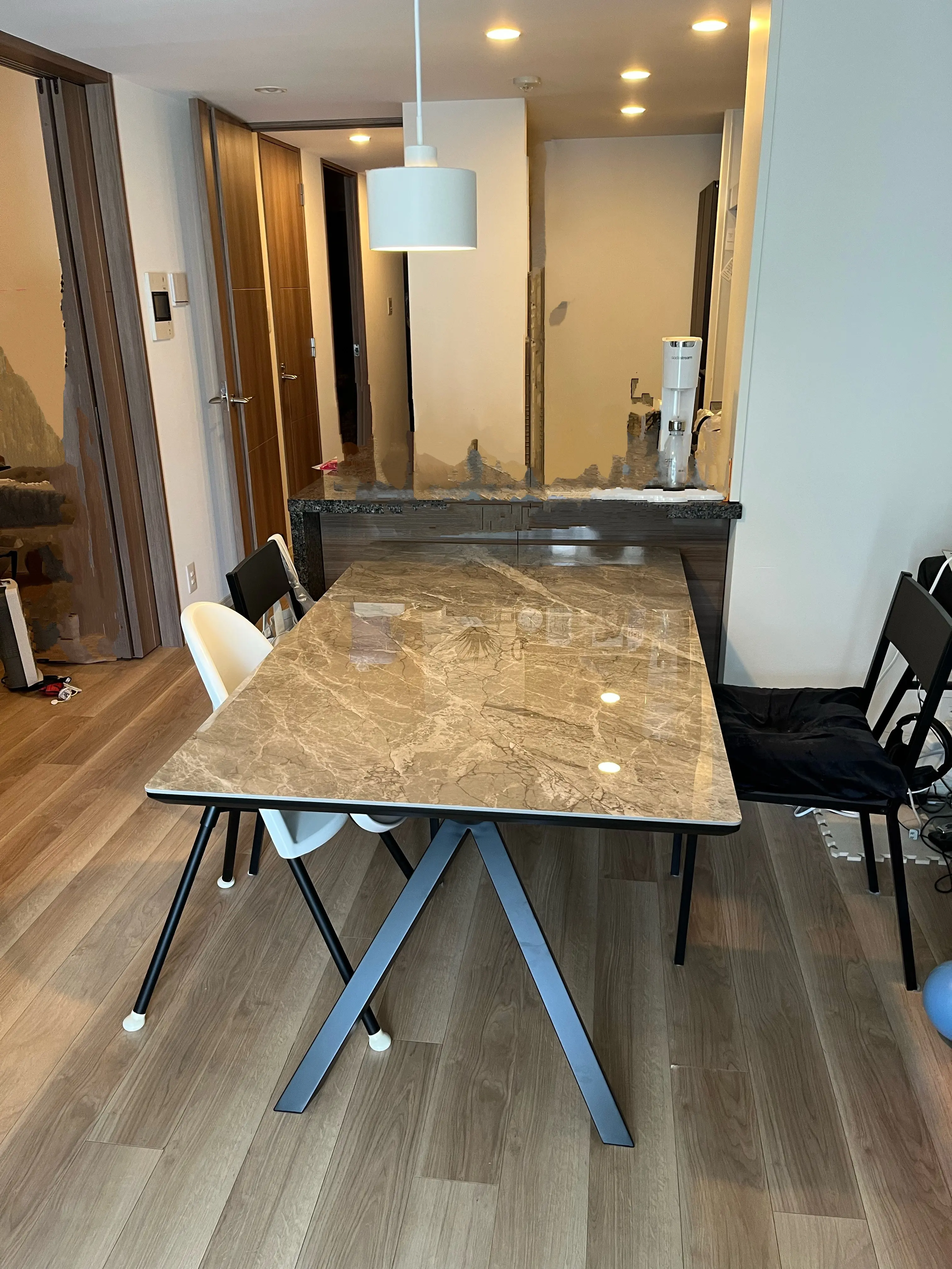 新ダイニングテーブル